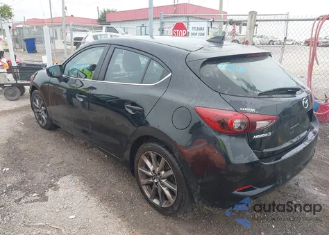 2018 Mazda Mazda3 Grand Touring z USA, uszkodzony, nr VIN 3MZBN1M38JM262364